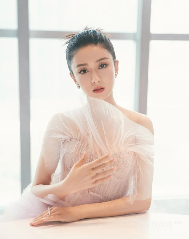 佟丽娅粉色纱裙美服柔美高贵气质写真图片