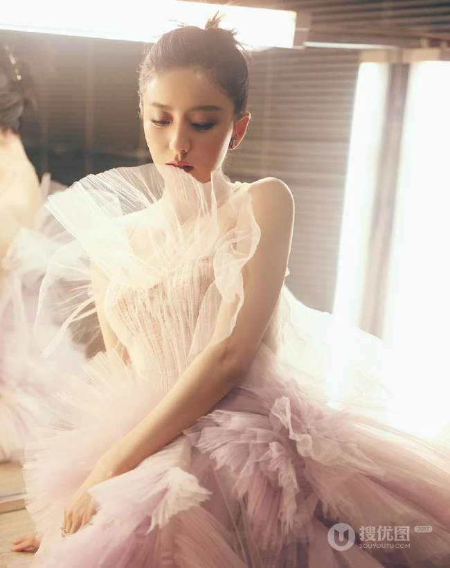 佟丽娅粉色纱裙美服柔美高贵气质写真图片