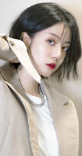 李溪芮西装搭皮裤清爽简洁秋装写真图片