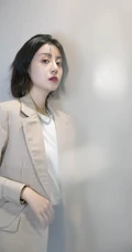 李溪芮西装搭皮裤清爽简洁秋装写真图片