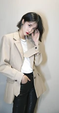 李溪芮西装搭皮裤清爽简洁秋装写真图片