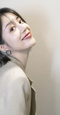 李溪芮西装搭皮裤清爽简洁秋装写真图片