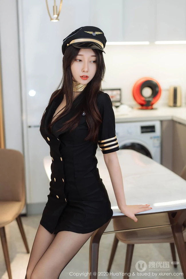 高颜值长腿女生模特玥儿玥er气质帅气机长制服深袜袜室内气质写真图集