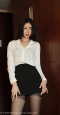 高挑靓丽气质十足女生噜噜妞儿白衫黑裙制服袜装高跟柔美室内写真图集