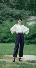 孙怡简约清爽白衣条纹裤果园草地唯美写真