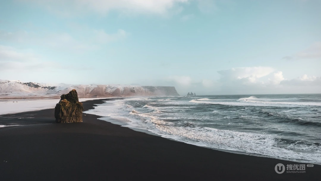 高清的大海海岸线风景，海边的悬崖礁石风景电脑壁纸