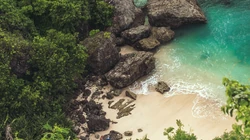 高清的大海海岸线风景，海边的悬崖礁石风景电脑壁纸