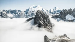 10月9日整合精选大山被雾围绕的唯美风景电脑壁纸合集