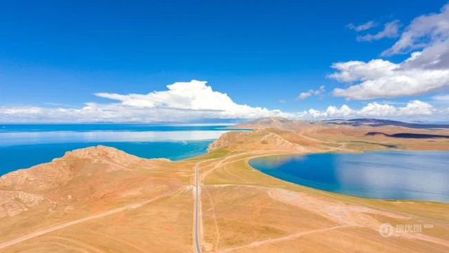 西藏色林错风景，中国第二大咸水湖湖泊、大草原旅游风光图片