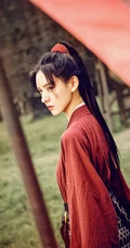 张予曦cos英姿飒爽的花木兰古装女侠装扮写真美照