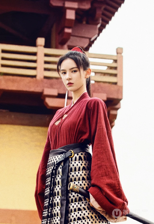 张予曦cos英姿飒爽的花木兰古装女侠装扮写真美照