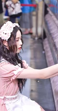 徐艺洋清新可人粉色女仆装cosplay参加活动写真美照