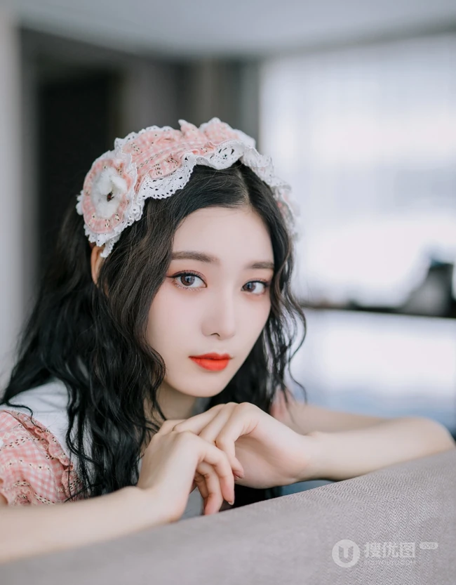 徐艺洋清新可人粉色女仆装cosplay参加活动写真美照