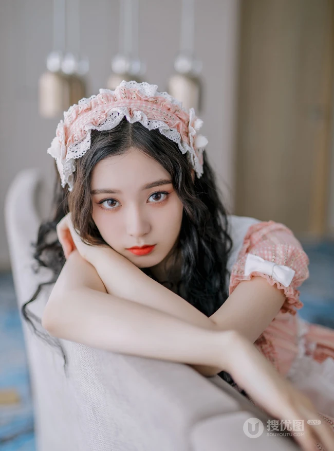 徐艺洋清新可人粉色女仆装cosplay参加活动写真美照