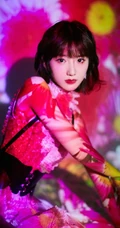 甜美红唇女生毛晓彤粉色公主裙穿着在向日葵背景前超美写真照
