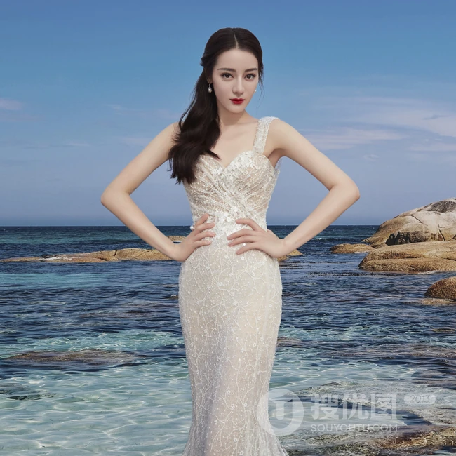 迪丽热巴人鱼公主装白裙超美海边写真照
