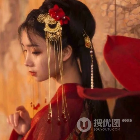 一看就喜欢的高级感，质感，神秘感，甜美真人网图女生qq头像图片