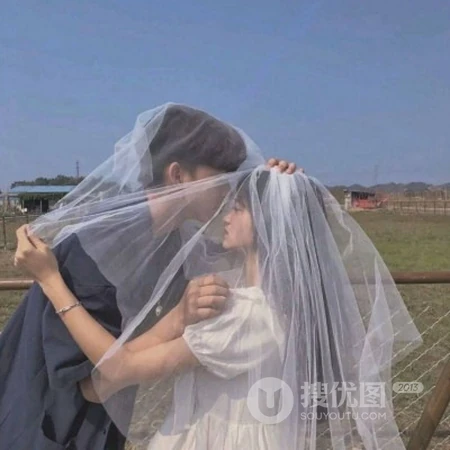 青涩的爱情，海边的浪漫情侣，真人男女海边牵手，拥抱超甜配对头像图片