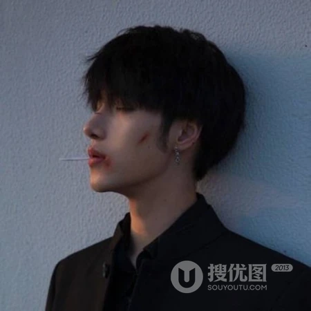 略带伤感的帅气8090潮男，男生，帅哥不完全露脸暗黑真人微信头像图片
