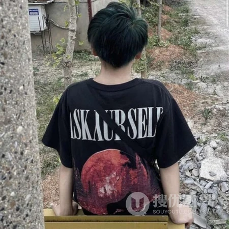 略带伤感的帅气8090潮男，男生，帅哥不完全露脸暗黑真人微信头像图片