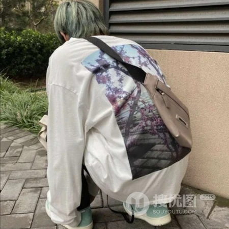 略带伤感的帅气8090潮男，男生，帅哥不完全露脸暗黑真人微信头像图片