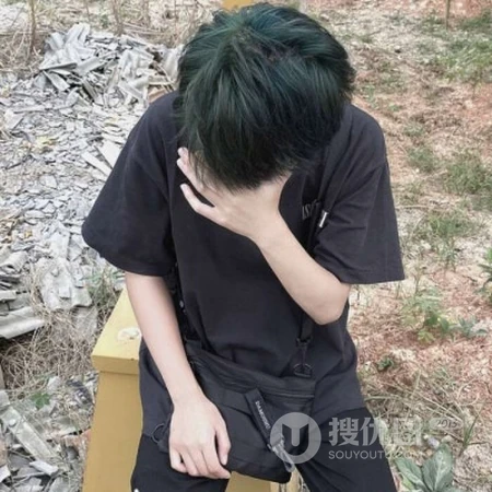 略带伤感的帅气8090潮男，男生，帅哥不完全露脸暗黑真人微信头像图片