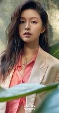 文咏珊粉色衬衫长裤享受户外阳光超美气质写真图集