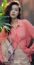 文咏珊粉色衬衫长裤享受户外阳光超美气质写真图集