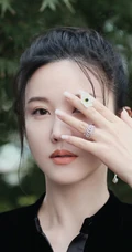 杨子姗全黑LOOK穿搭户外写真美照