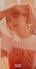 李一桐白T粉裙清新甜美穿搭登杂志封面写真照片
