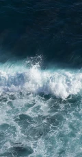 高清航拍海上的浪花风景手机壁纸图片