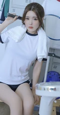 漂亮大眼睛马尾辫元气少女经典学生装运动制服短裤体育房写真照片