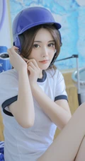 漂亮大眼睛马尾辫元气少女经典学生装运动制服短裤体育房写真照片