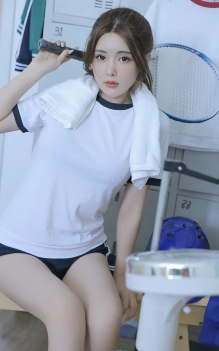 漂亮大眼睛马尾辫元气少女经典学生装运动制服短裤体育房写真照片