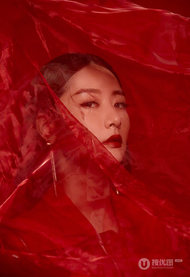 白冰魅力中国红超美艺术感写真图片