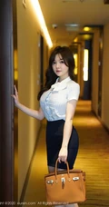 气质甜美职场小女生秘书糯美子Mini紧身职业装短裙袜装高跟气质写真图集