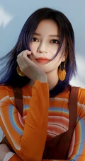 赵薇个性吸睛彩虹橙色秋衣搭配背带短裤时尚写真