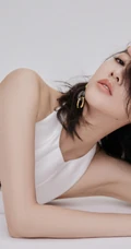弦子气质露肩装大秀美肩柔美魅惑杂志写真图片