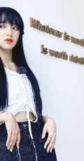 程潇微博晒海边赶海抓螃蟹旅拍元气生活照图集