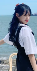 程潇微博晒海边赶海抓螃蟹旅拍元气生活照图集