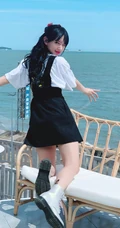 程潇微博晒海边赶海抓螃蟹旅拍元气生活照图集