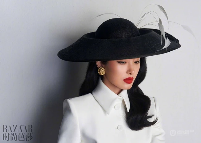 杨采钰气质复古风穿搭登时尚芭莎杂志写真图片