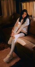 杨超越多种不同风格穿搭暖调室内温柔气质登杂志写真