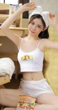 浅粉俏皮苗条气质少女短款装肩带衣短裤可爱室内写真照
