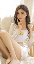 浅粉俏皮苗条气质少女短款装肩带衣短裤可爱室内写真照