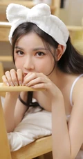 浅粉俏皮苗条气质少女短款装肩带衣短裤可爱室内写真照