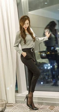 高挑气质卷发女生轻熟Lavinia肉肉休闲衫黑裤袜装高跟心神俱醉写真集