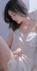 白皙动人，长发气质的精选白裙女生气质露美肩锁骨室内艺术摄影图集