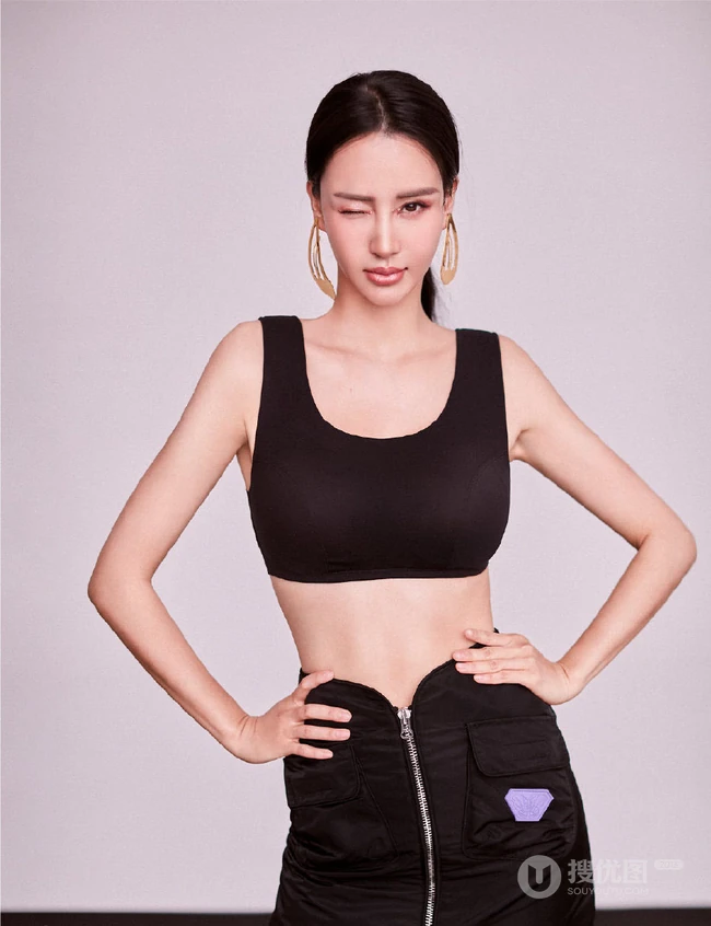 瑜伽女生母其弥雅气质紧身运动背心，礼裙衣系列杂志写真集
