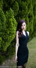 气质女生轻熟杨晨晨sugar紧身黑色连衣裙高跟袜装显修长线条感室外写真集